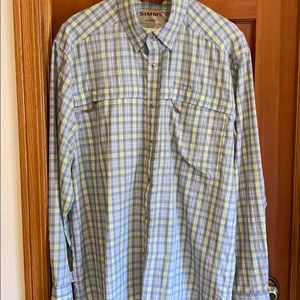 Simms core 3 fishing shirt. Zipper pockets.